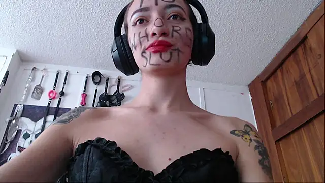 Snapshot of Eloise-brown chatting on 8, 1, 2025 Eloise-brown online show from 8, 1, 2025