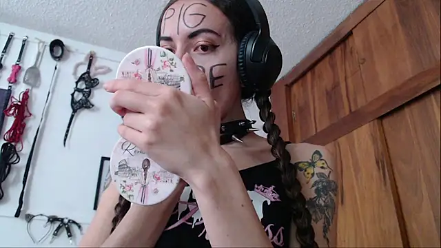 Snapshot of Eloise-brown chatting on 20, 1, 2025 Eloise-brown online show from 20, 1, 2025