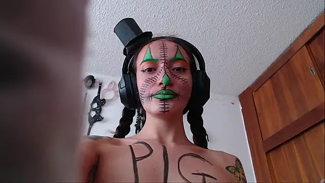 Snapshot of Eloise-brown chatting on 1, 2, 2025 Eloise-brown online show from 1, 2, 2025