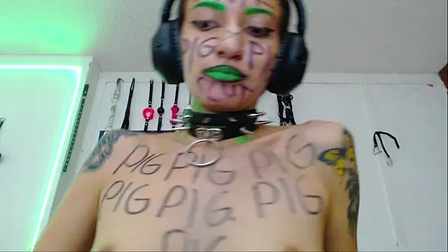 Snapshot of Eloise-brown chatting on 6, 2, 2025 Eloise-brown online show from 6, 2, 2025