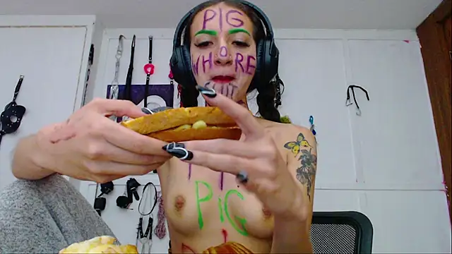 Snapshot of Eloise-brown chatting on 11, 2, 2025 Eloise-brown online show from 11, 2, 2025