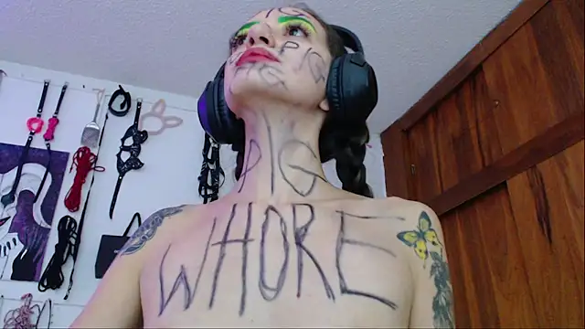 Snapshot of Eloise-brown chatting on 15, 2, 2025 Eloise-brown online show from 15, 2, 2025