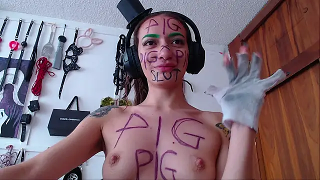 Snapshot of Eloise-brown chatting on 28, 2, 2025 Eloise-brown online show from 28, 2, 2025