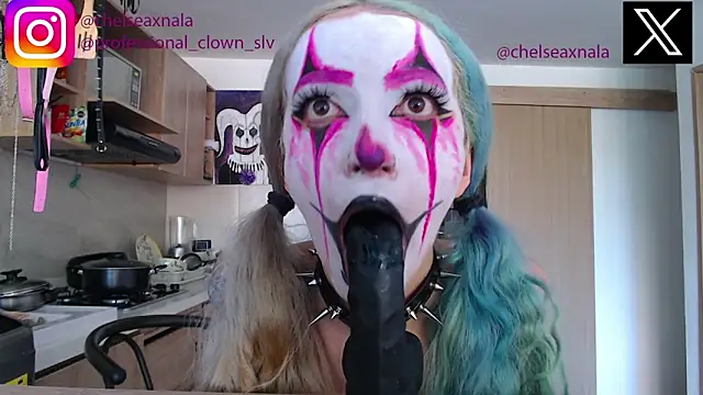 Snapshot of Eloise-brown chatting on 13, 9, 2025 Eloise-brown online show from 13, 9, 2025