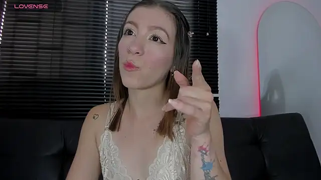 roxanne jones1 online show from 22, 4, 2026