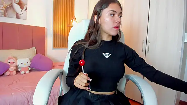 Snapshot of mia_nevaeh chatting on 27, 12, 2024 mia nevaeh online show from 27, 12, 2024