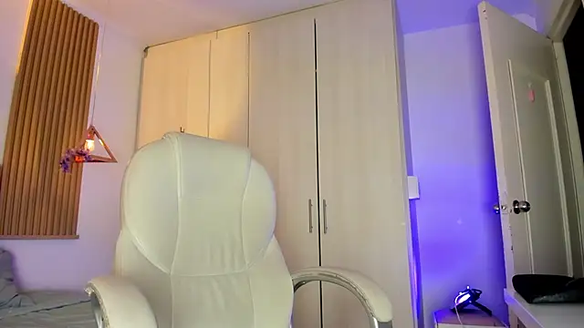 mia nevaeh online show from 12, 3, 2026