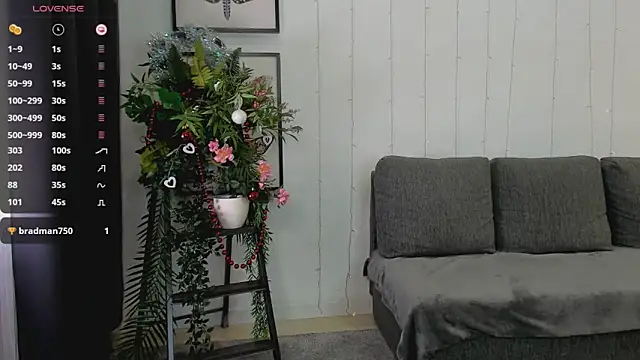 Freckle Diyana online show from 8, 1, 2025