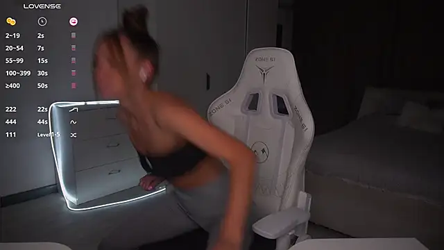 Snapshot of Evelinka chatting on 8, 10, 2025 Evelinka online show from 8, 10, 2025