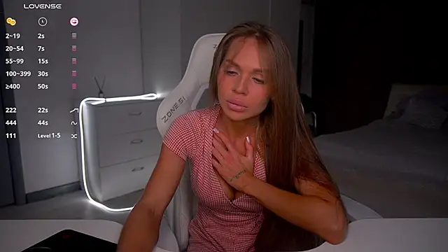 Snapshot of Evelinka chatting on 25, 11, 2025 Evelinka online show from 25, 11, 2025