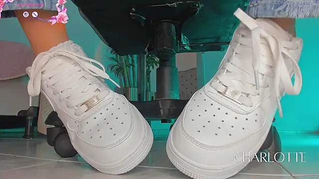 charlotte  grey online show from 25, 2, 2026