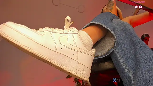 charlotte  grey online show from 25, 4, 2026