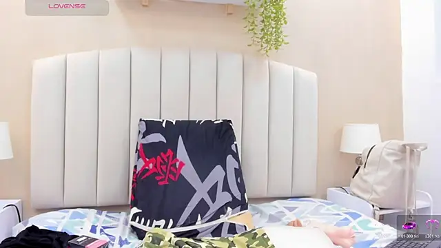 Mia thompson 19 online show from 6, 2, 2026