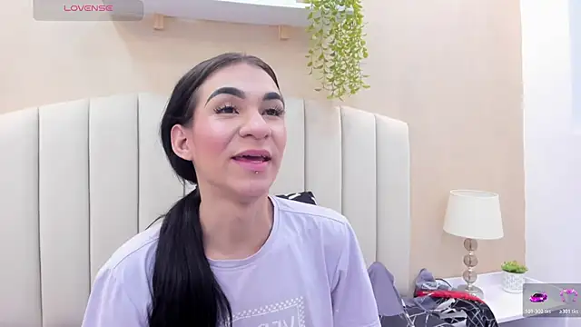 Mia thompson 19 online show from 7, 2, 2026