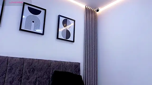 Mia thompson 19 online show from 21, 4, 2026