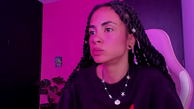 Snapshot of Juanadearco5 chatting on 8, 1, 2025 Juanadearco5 online show from 8, 1, 2025