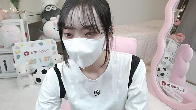 momo room online show from 27, 1, 2025