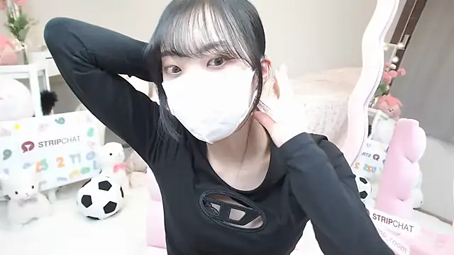 momo room online show from 17, 2, 2025