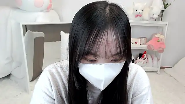 momo room online show from 17, 4, 2026