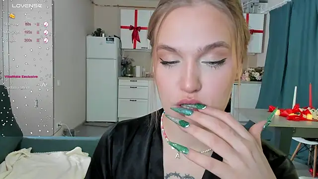 Snapshot of CarolineLovers chatting on 24, 12, 2024 CarolineLovers online show from 24, 12, 2024