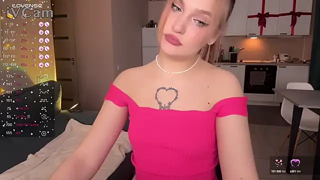 Snapshot of CarolineLovers chatting on 6, 2, 2025 CarolineLovers online show from 6, 2, 2025