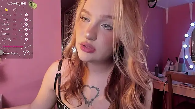 Snapshot of CarolineLovers chatting on 15, 11, 2025 CarolineLovers online show from 15, 11, 2025