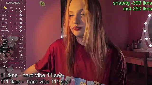 Snapshot of CarolineLovers chatting on 27, 11, 2025 CarolineLovers online show from 27, 11, 2025