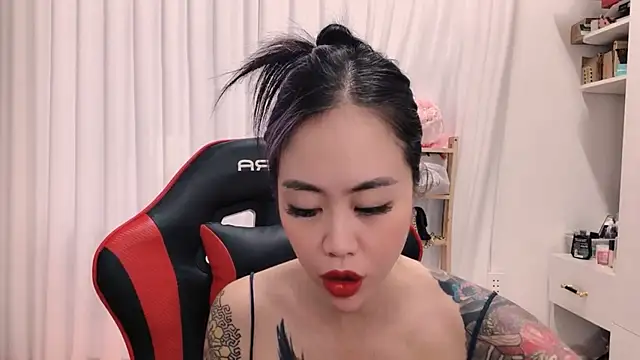 Snapshot of witch-39 chatting on 18, 4, 2026 witch-39 online show from 18, 4, 2026