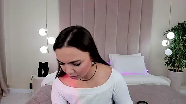 CamillaLarson online show from 24, 2, 2025