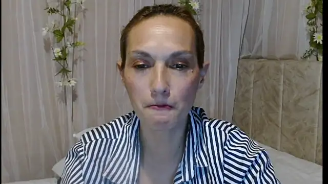 italagomez  online show from 1, 3, 2025