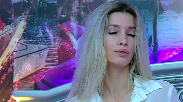 IvySamek online show from 6, 10, 2025