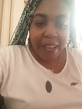 ELLA KELLY online show from 4, 3, 2025