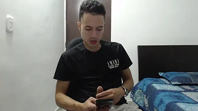 Snapshot of dimitriquiet05 chatting on 7, 12, 2024 dimitriquiet05 online show from 7, 12, 2024