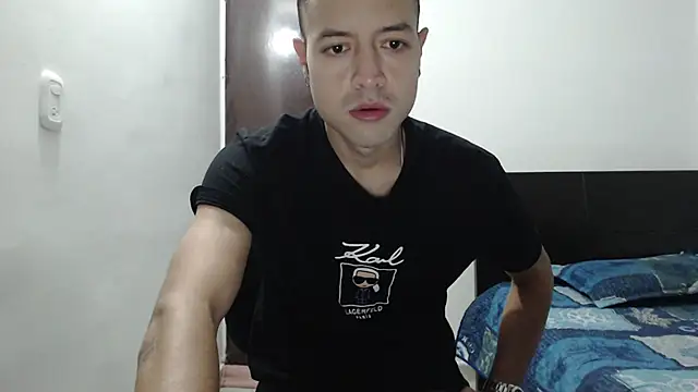 Snapshot of dimitriquiet05 chatting on 17, 12, 2024 dimitriquiet05 online show from 17, 12, 2024