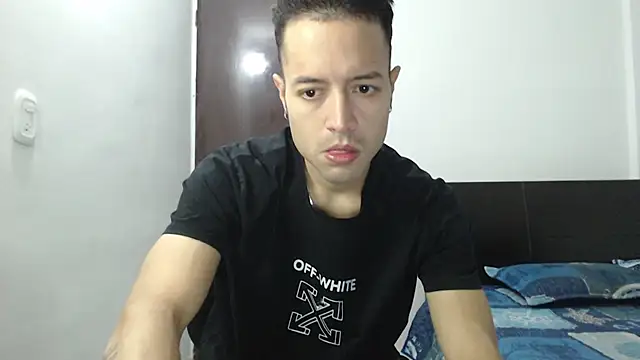 Snapshot of dimitriquiet05 chatting on 18, 12, 2024 dimitriquiet05 online show from 18, 12, 2024