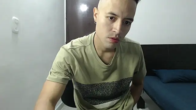 Snapshot of dimitriquiet05 chatting on 24, 12, 2024 dimitriquiet05 online show from 24, 12, 2024