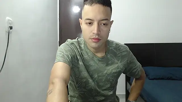 Snapshot of dimitriquiet05 chatting on 28, 12, 2024 dimitriquiet05 online show from 28, 12, 2024