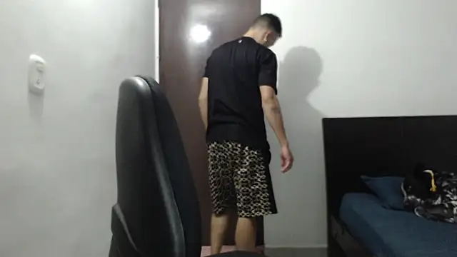 Snapshot of dimitriquiet05 chatting on 5, 1, 2025 dimitriquiet05 online show from 5, 1, 2025