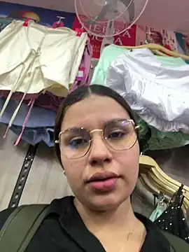 lalilamassu1 online show from 4, 2, 2025