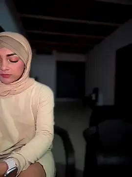 lalilamassu1 online show from 30, 9, 2025