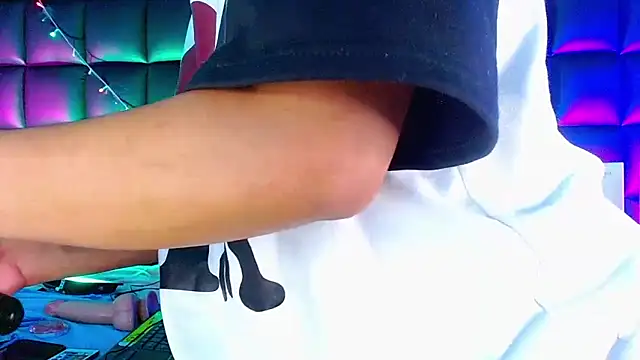 kuromi69 online show from 8, 1, 2025