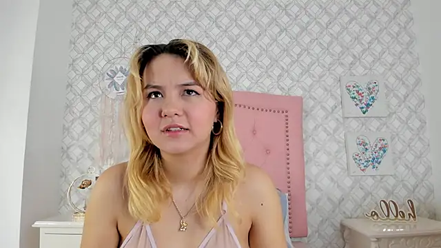 Snapshot of Sara__Williams chatting on 19, 2, 2025 Sara Williams online show from 19, 2, 2025