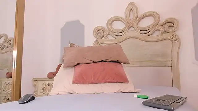 Snapshot of Sara__Williams chatting on 13, 10, 2025 Sara Williams online show from 13, 10, 2025