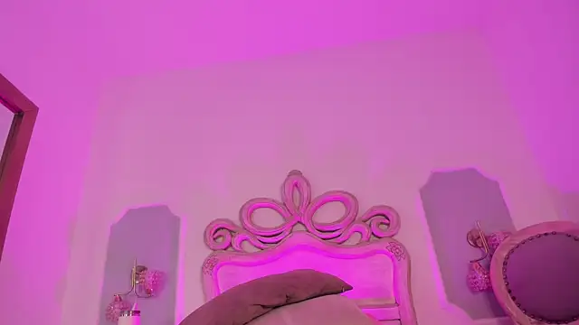 Snapshot of Sara__Williams chatting on 10, 11, 2025 Sara Williams online show from 10, 11, 2025