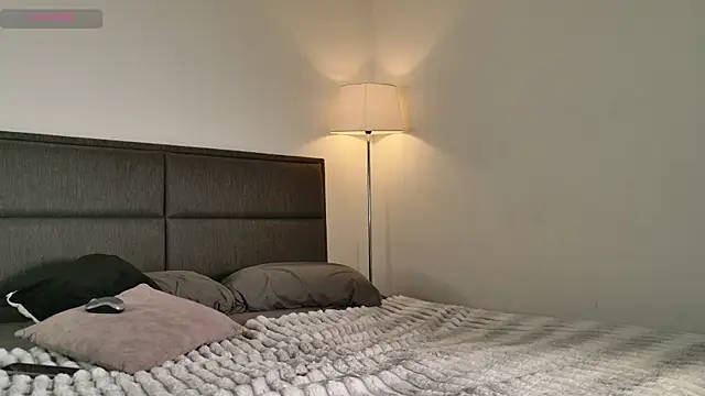 lady ni  online show from 8, 4, 2026