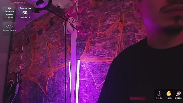 HotCouple 697 online show from 19, 10, 2025