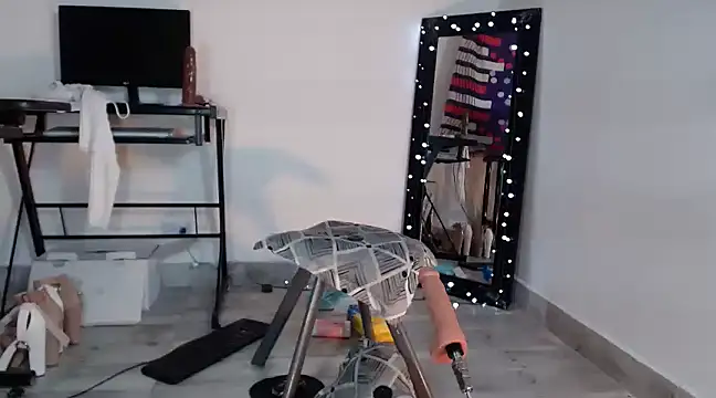 Amelie hills02 online show from 17, 2, 2025