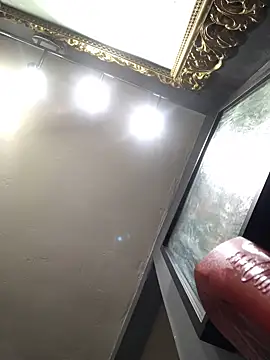 Snapshot of valleyoneofakind chatting on 26, 2, 2025 valleyoneofakind online show from 26, 2, 2025