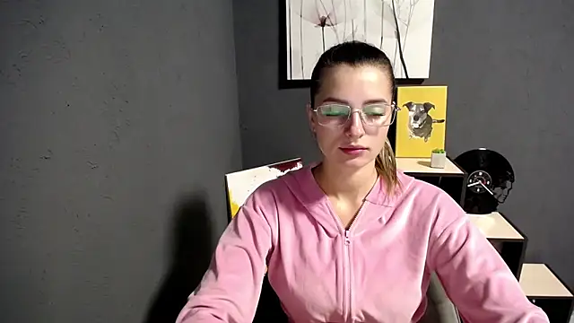 lady olivia  online show from 16, 9, 2025