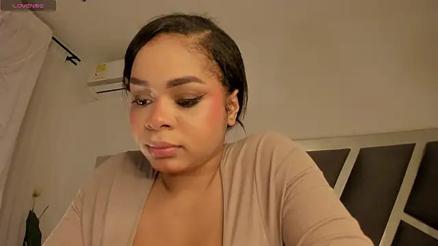 Snapshot of Samanntha_Rose chatting on 13, 1, 2026 Samanntha Rose online show from 13, 1, 2026